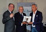 © 2013 - 22.6.2015_Lagopesole_Premiazione Lucani insigni 2015_Amerigo Restucci con Nicola Benedetto_foto di Roberta Pecora2.jpg