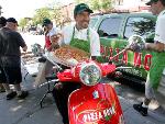 © 2013 - Pizza Nova_addetto alla distribuzione