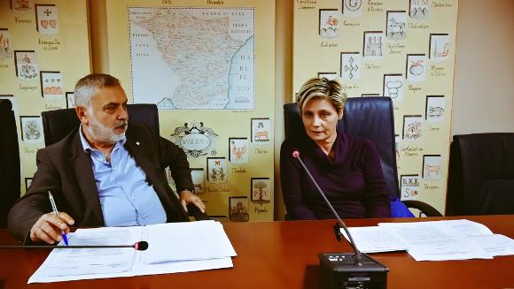 &copy; 2013 - 11.10.2018_i il presidente Giuzio e la dirigente Pedio