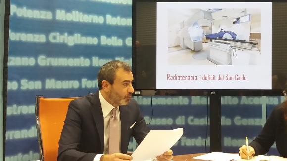 &copy; 2013 - Il consigliere Michele Napoli durante la conferenza stampa