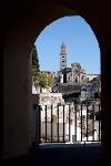 &copy; 2013 - 09_Matera_sullo sfondo la cattedrale_foto di Giovanni Marino
