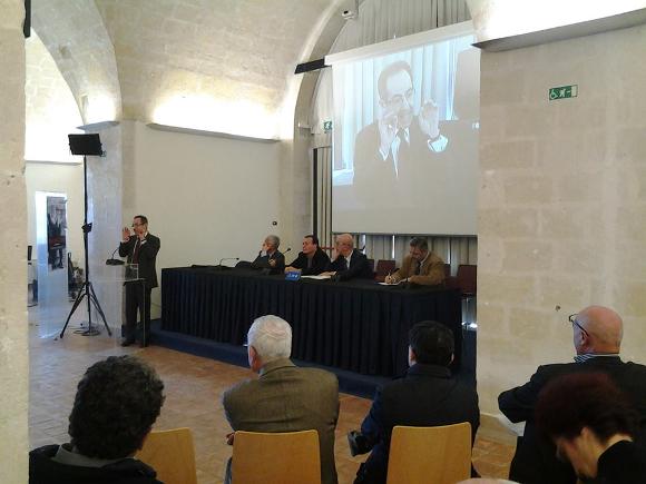 &copy; 2013 - Matera, 21 nov. 2013 - Santochirico parla alla cerimonia per i 20 anni dall'iscrizione dei Sassi nel patrimonio Unesco